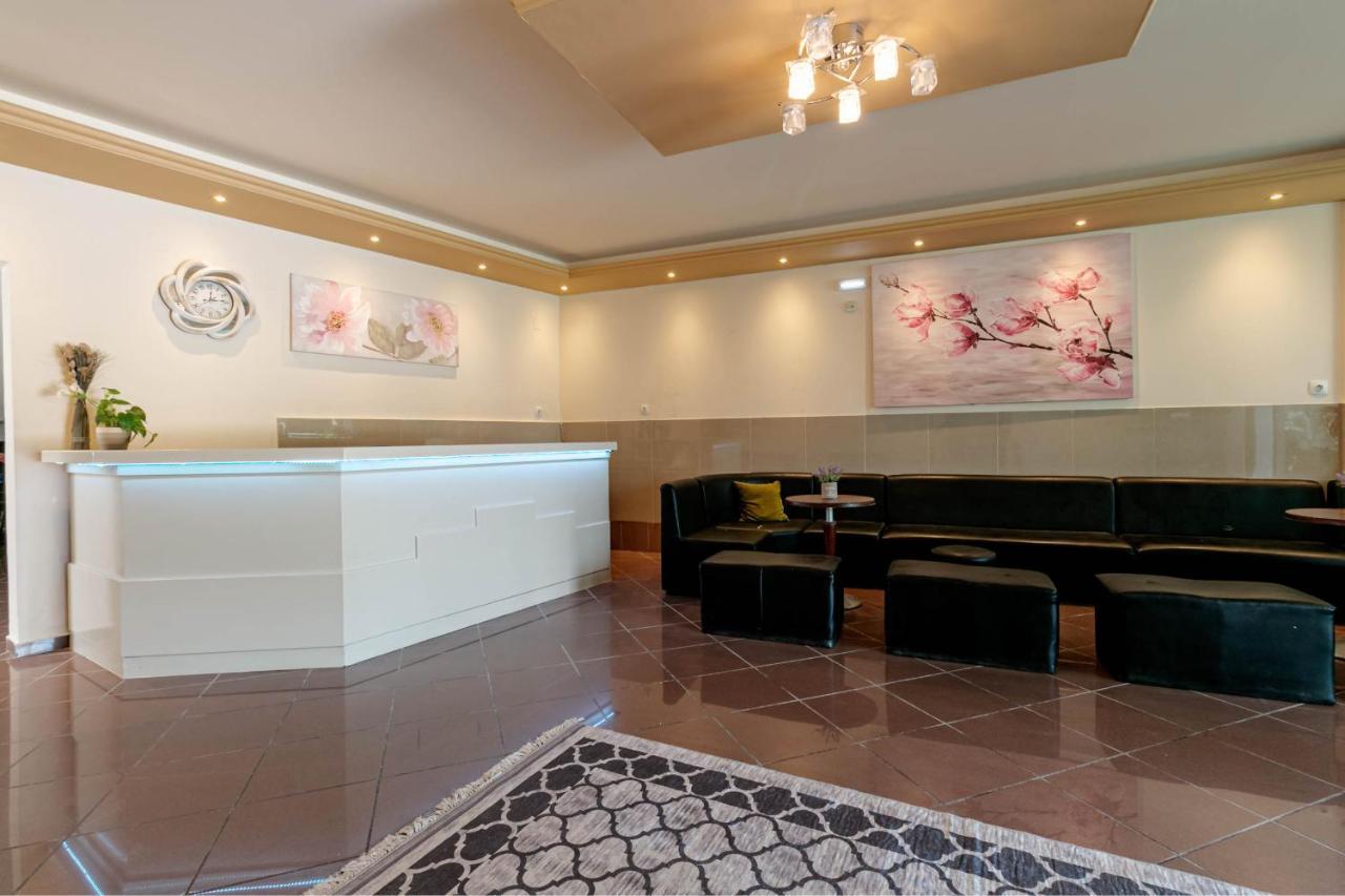 Porto Marina Aparthotel Гувія Екстер'єр фото